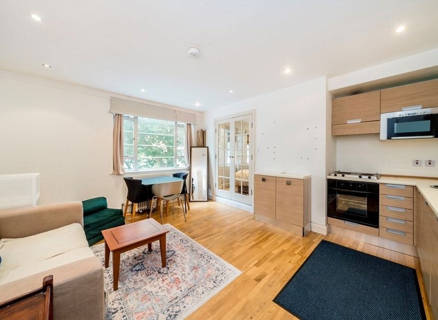 Flat Sloane Avenue in Greater London