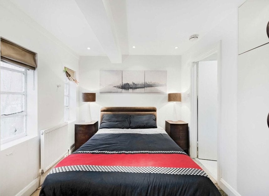 Flat Sloane Avenue in Greater London