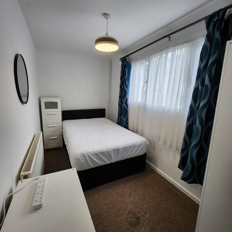 Room Baylis Walk in Crawley
