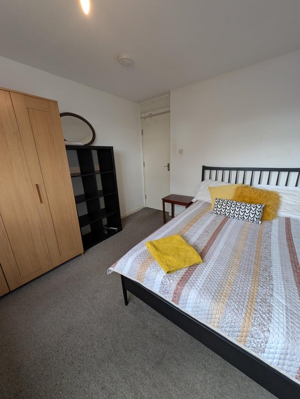 Room Baylis Walk in Crawley