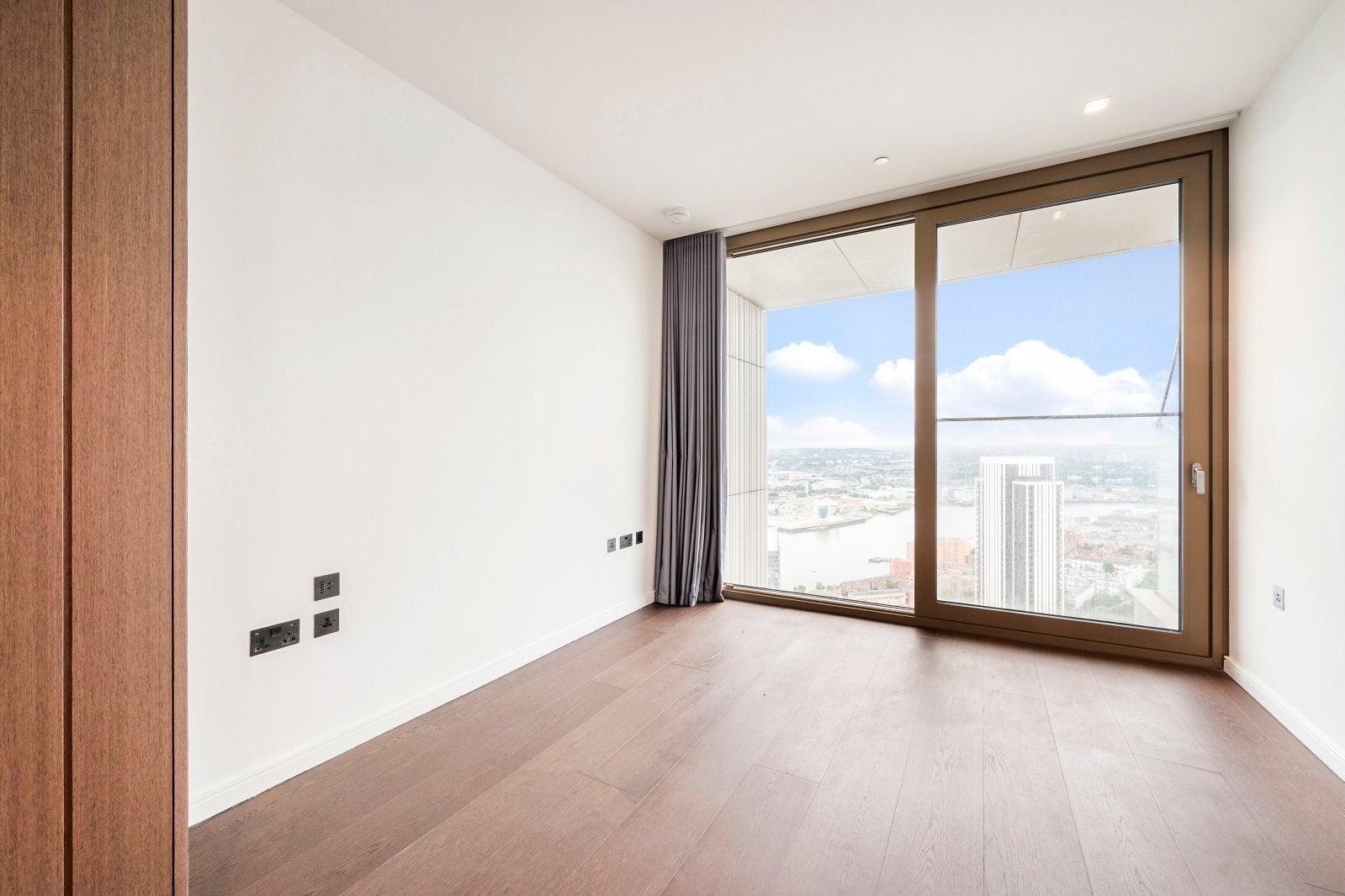 Flat Burdett Road in Greater London