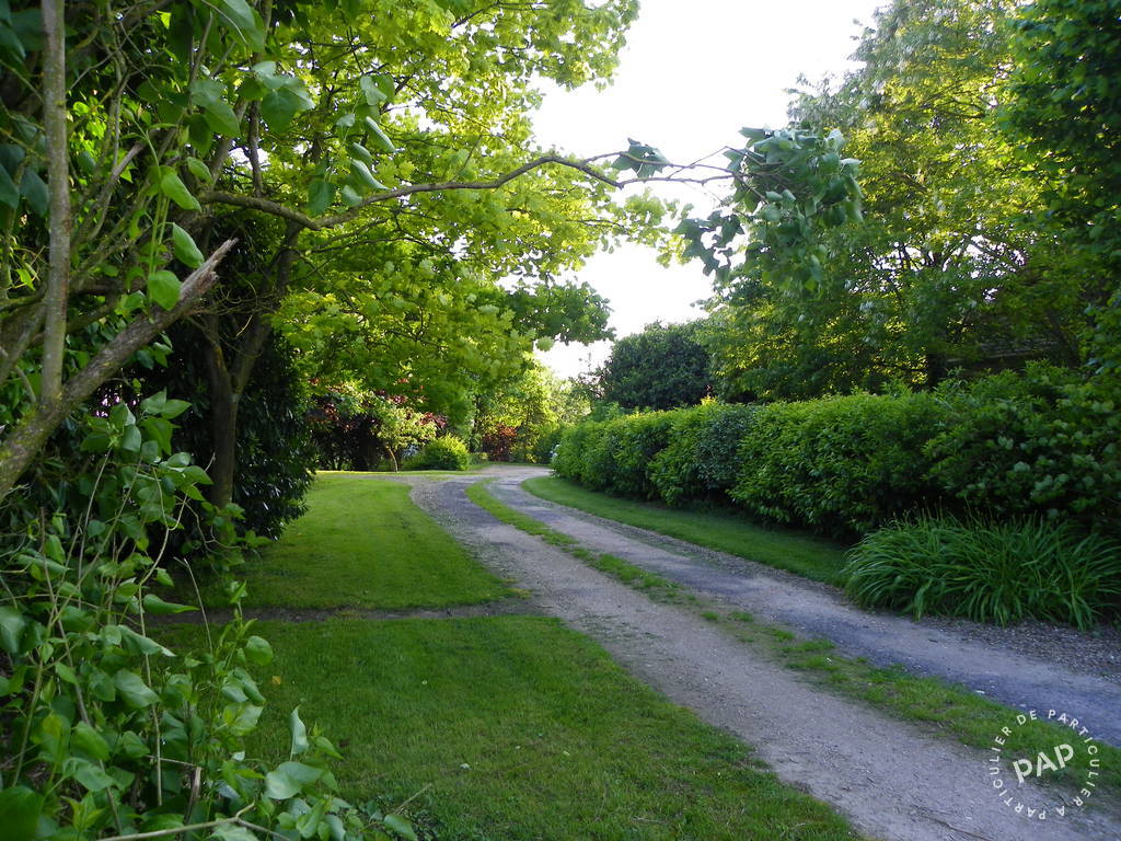 Room Chemin de la Vallée Qué in Nesles-la-Vallée