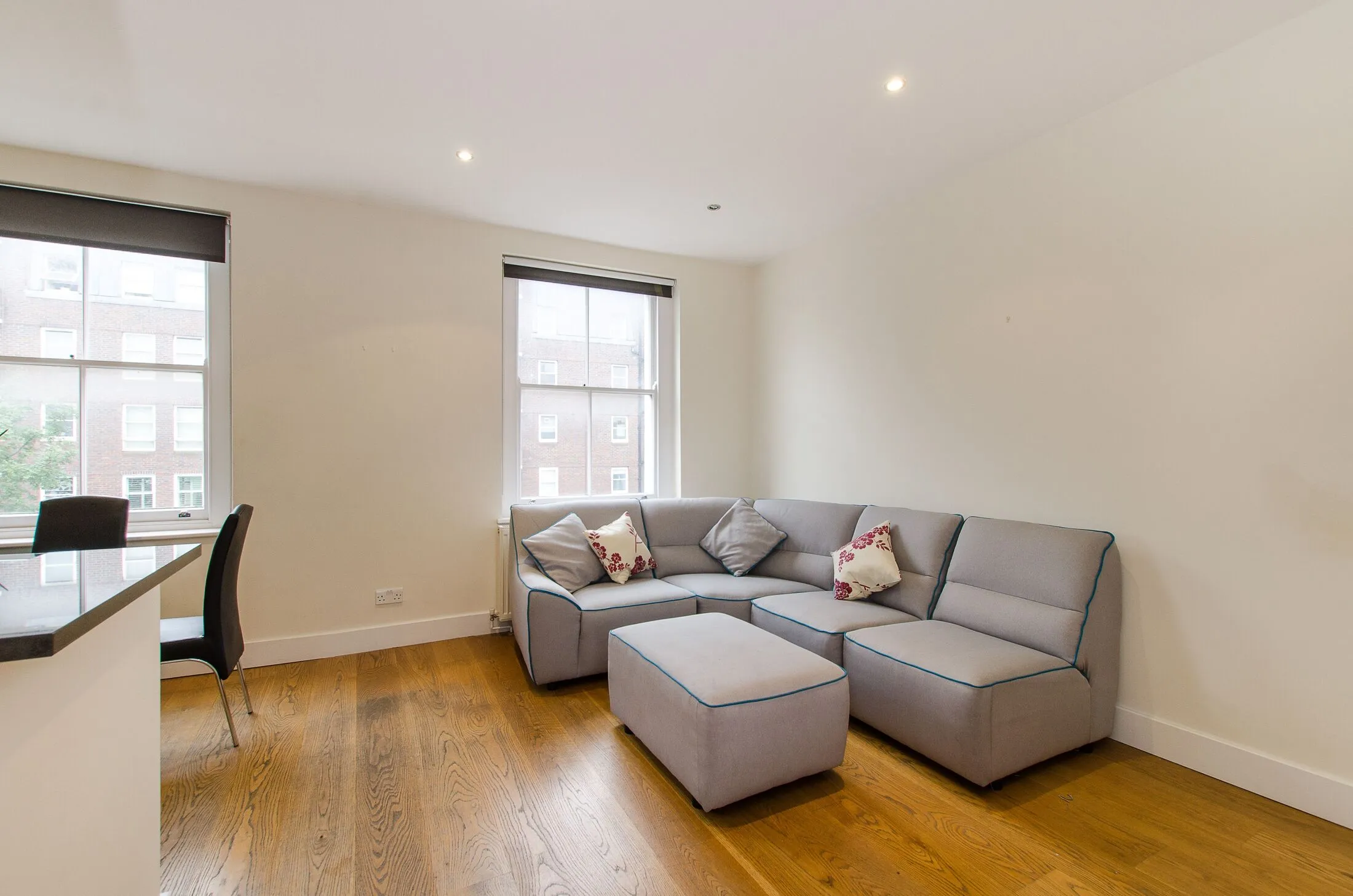 Flat Oakley Street in Greater London