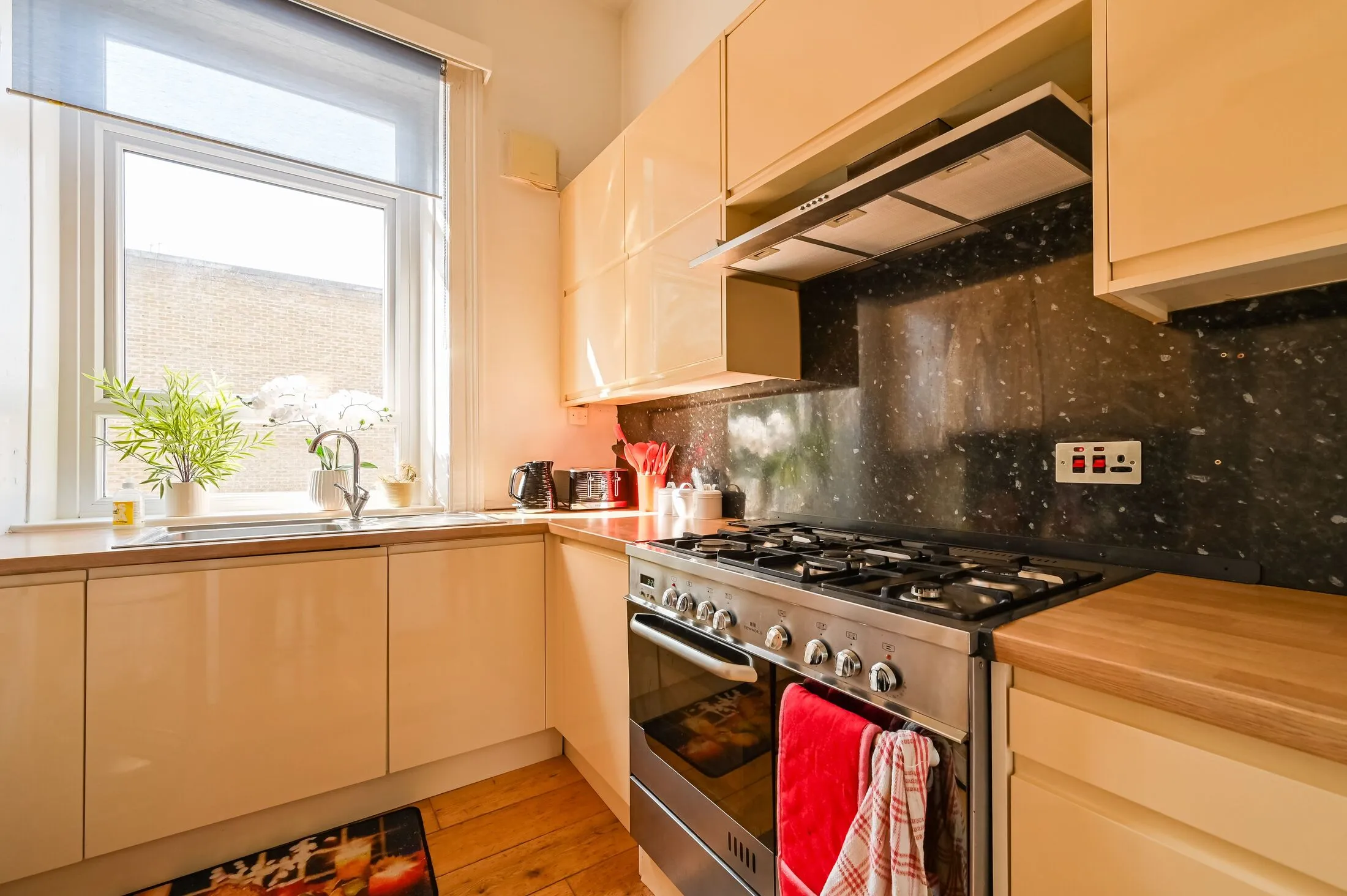 Flat Hanover Place in Greater London
