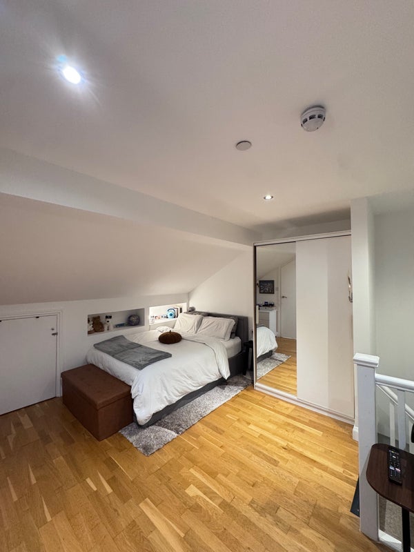 Room Macfarlane Road in Greater London