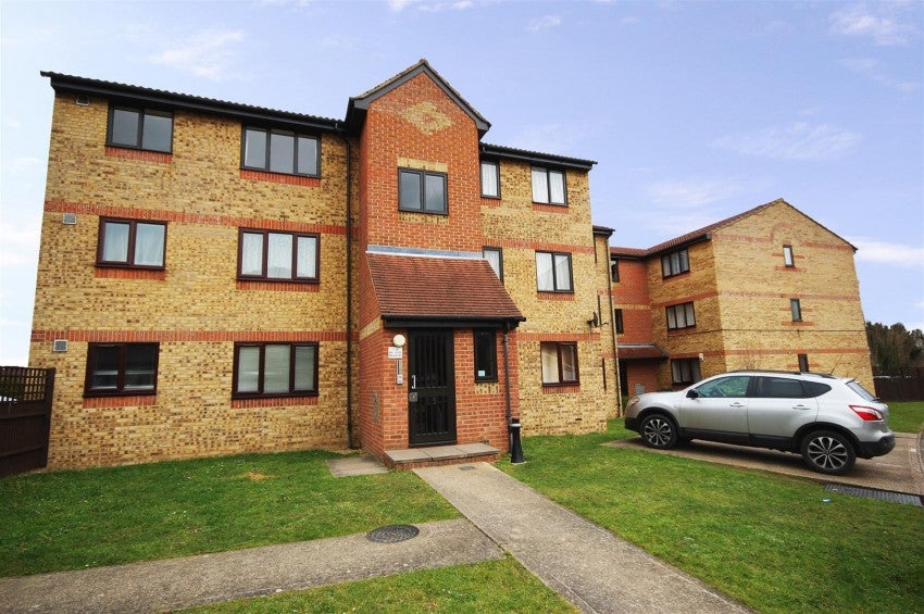 Flat Market Street in Watford