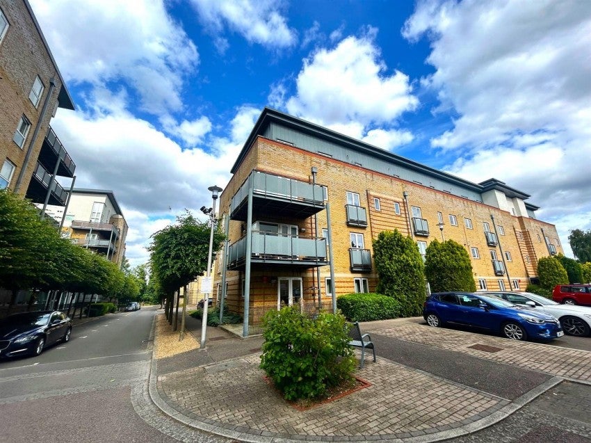 Flat Market Street in Watford