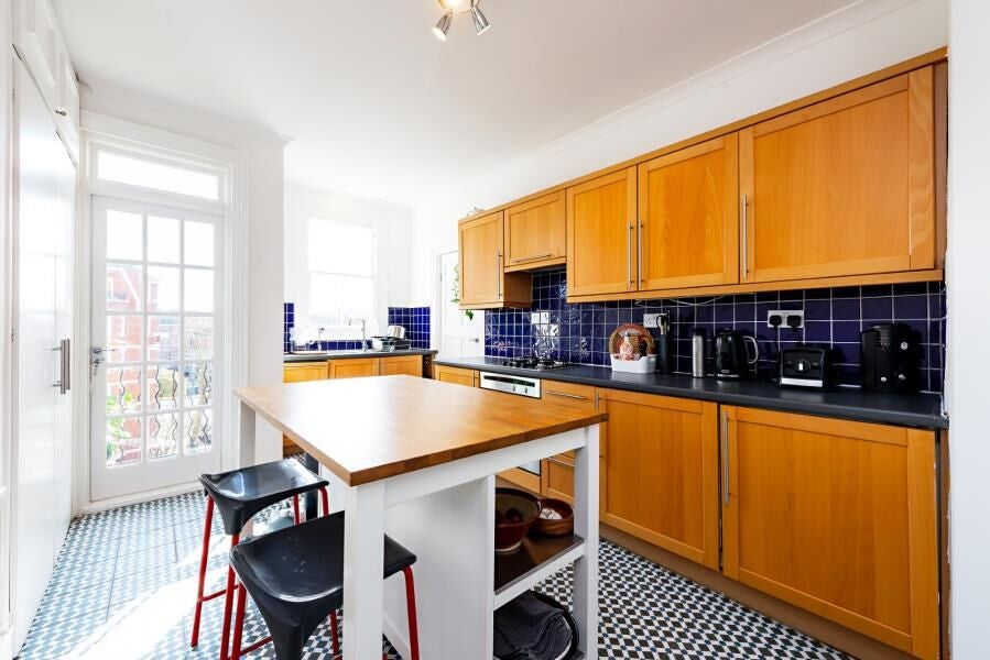 Flat Grantully Road in City of Westminster