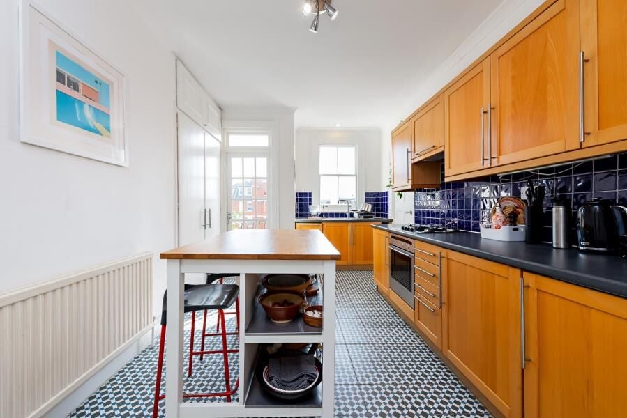 Flat Grantully Road in City of Westminster