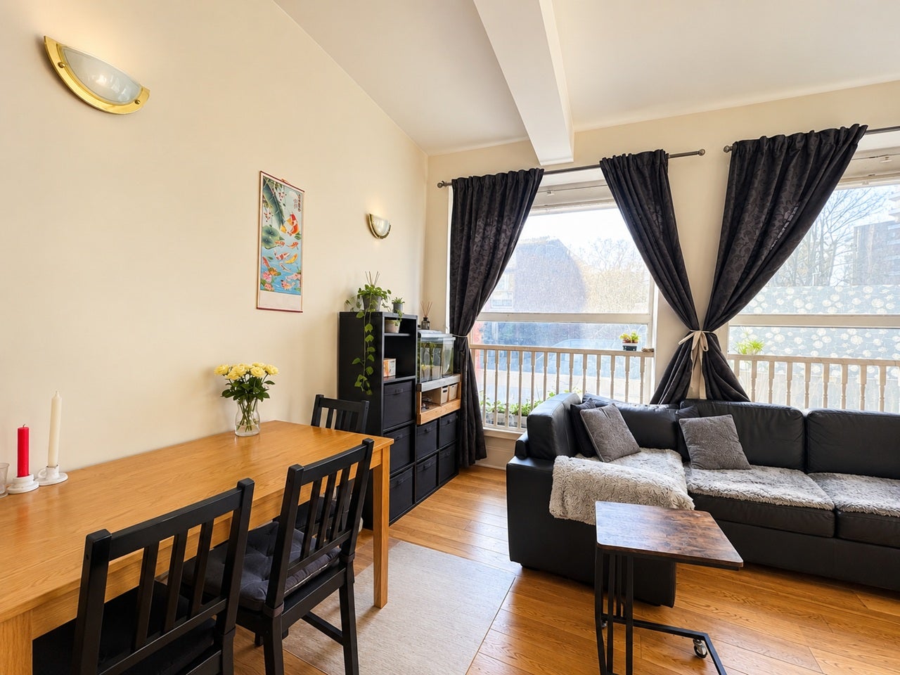 Flat Oak Crescent in Greater London