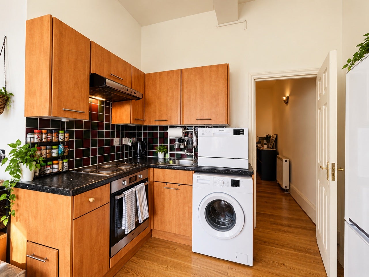 Flat Oak Crescent in Greater London