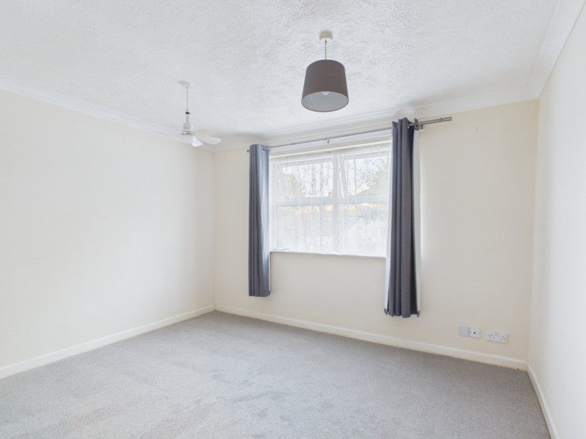 Flat Pullmans Place in Borough of Spelthorne