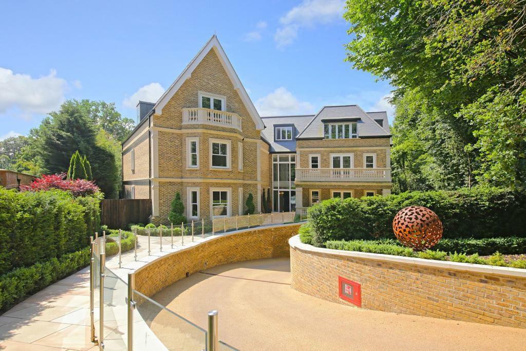 Flat Camlet Way in Greater London