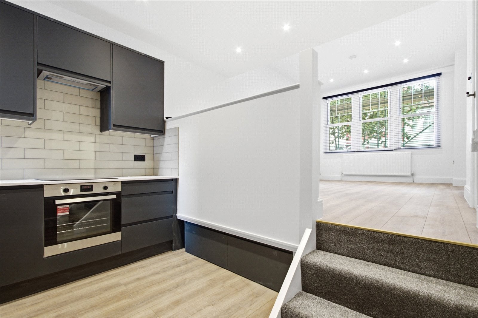 Flat Harvey Road in Greater London