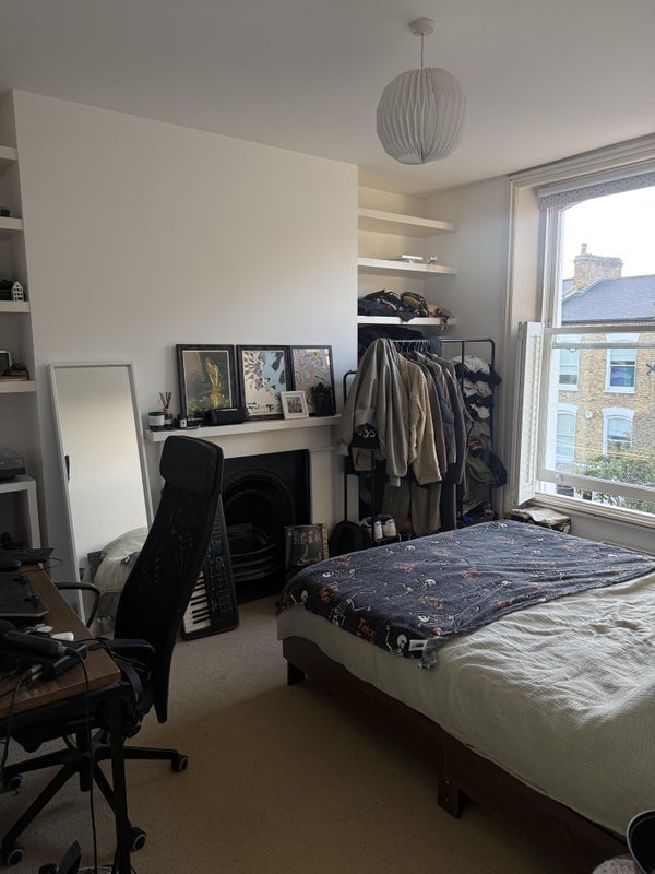 Room Cheverton Road in Greater London