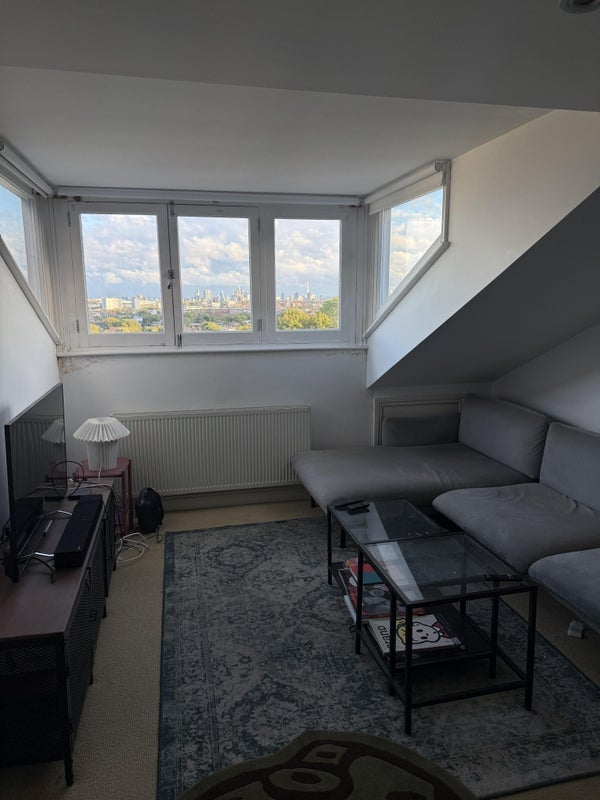 Room Cheverton Road in Greater London