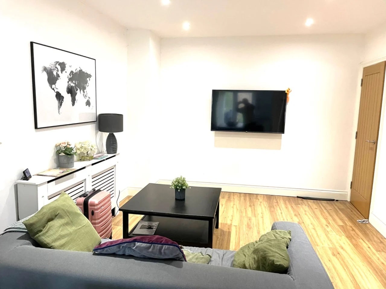 Room Lower Road in Greater London