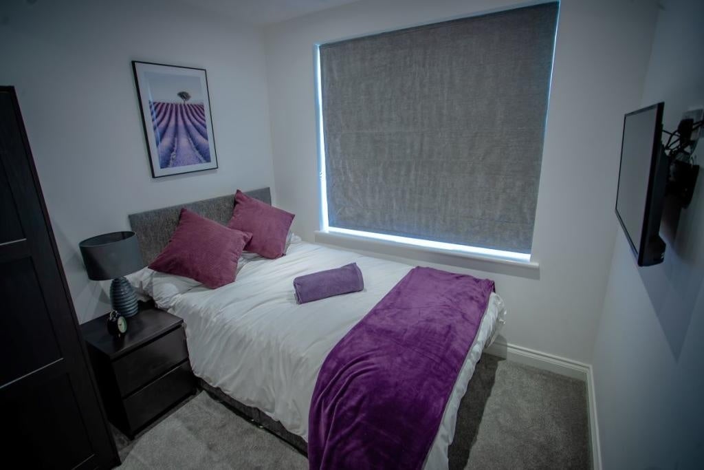 Room Lower Road in Greater London