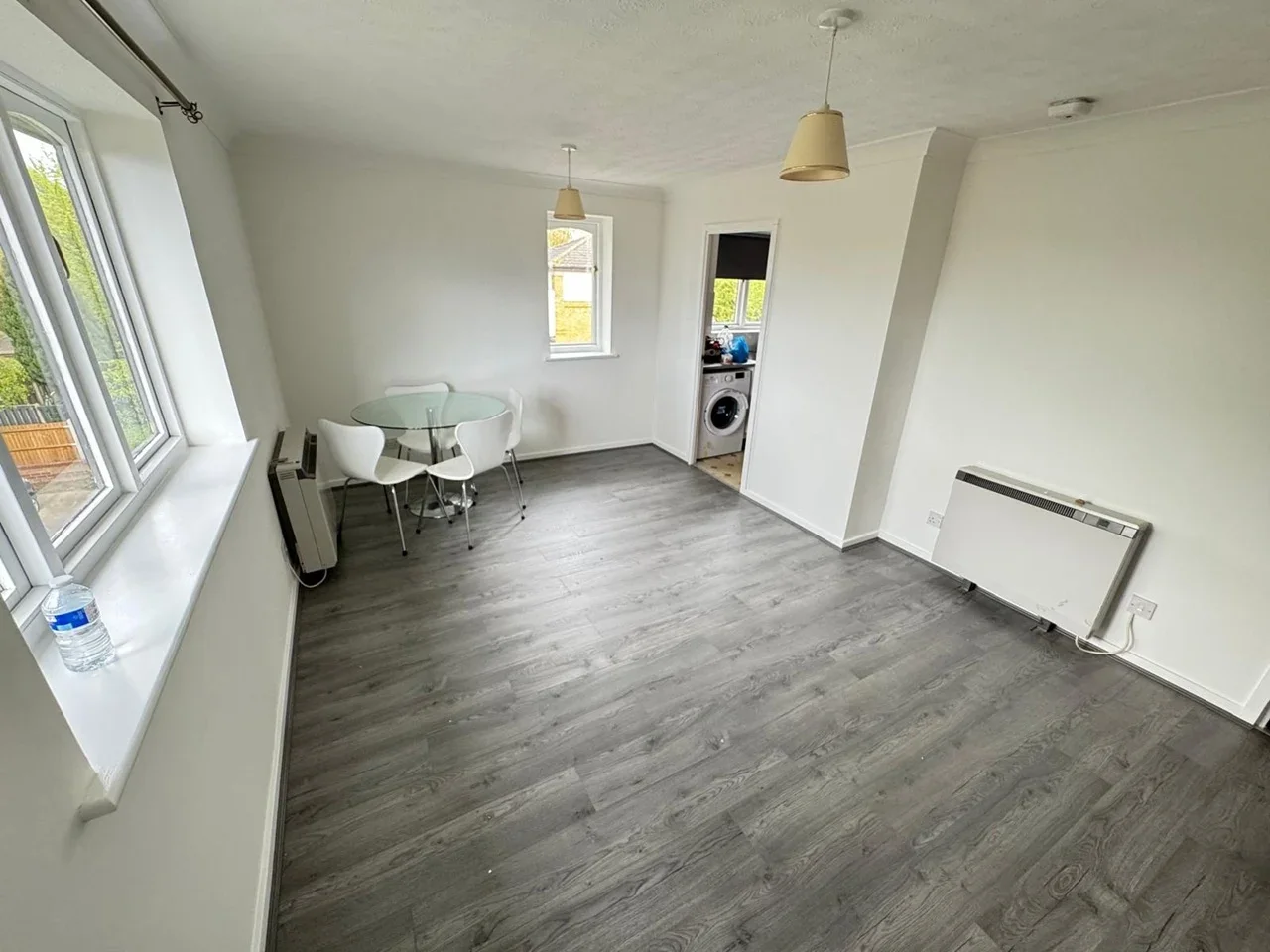 Flat Pittman Gardens in Greater London