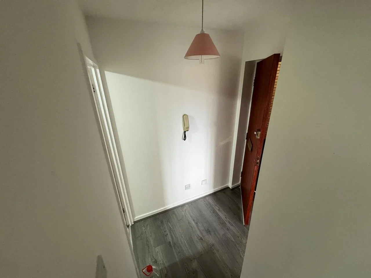 Flat Pittman Gardens in Greater London
