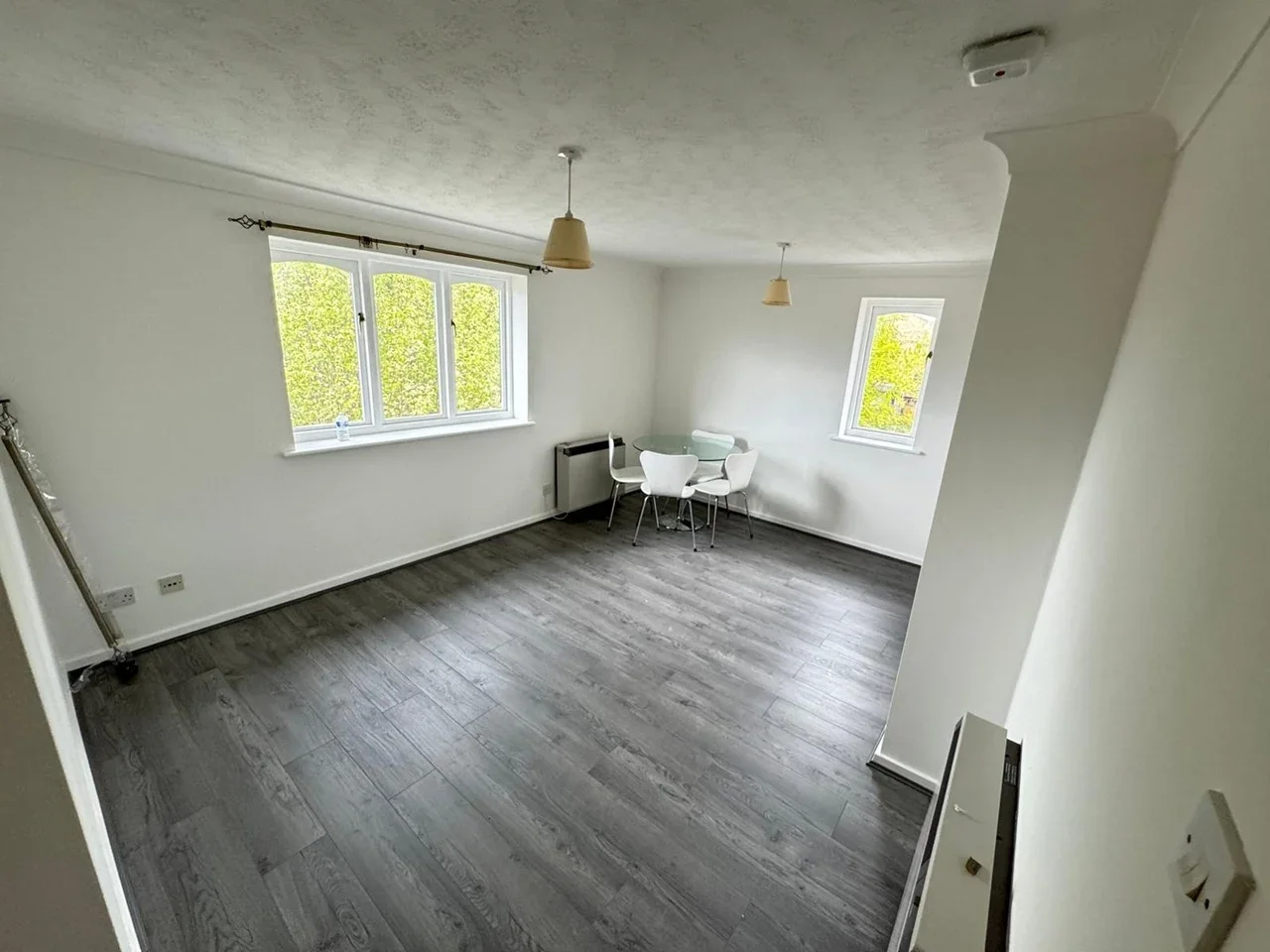 Flat Pittman Gardens in Greater London