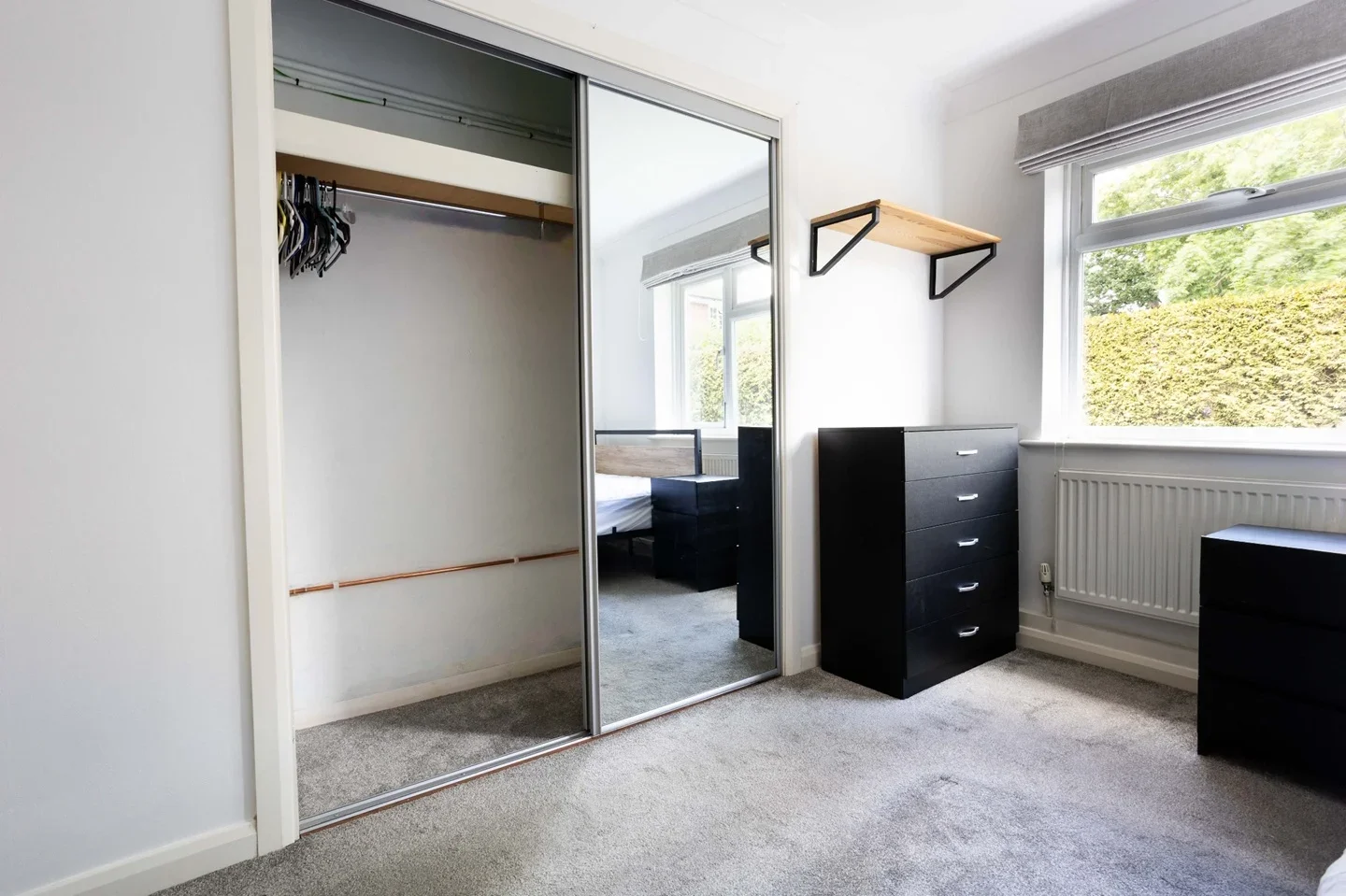 Room Thornton Close in Guildford