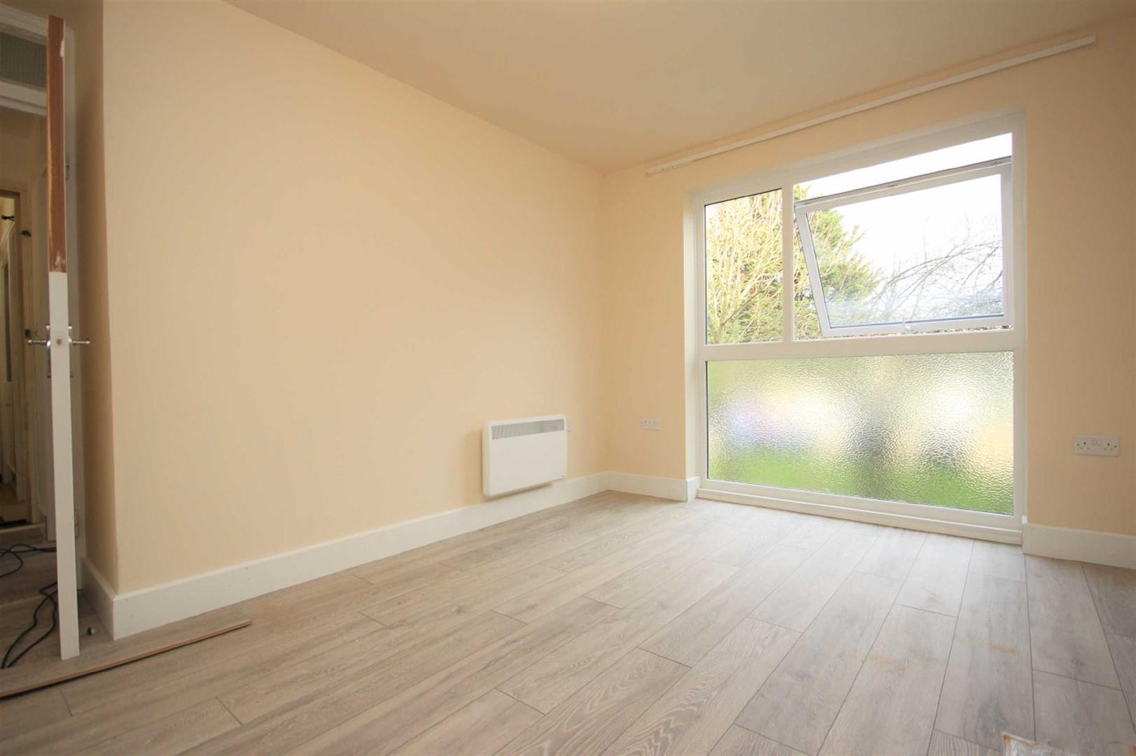Flat Trotwood in Chigwell