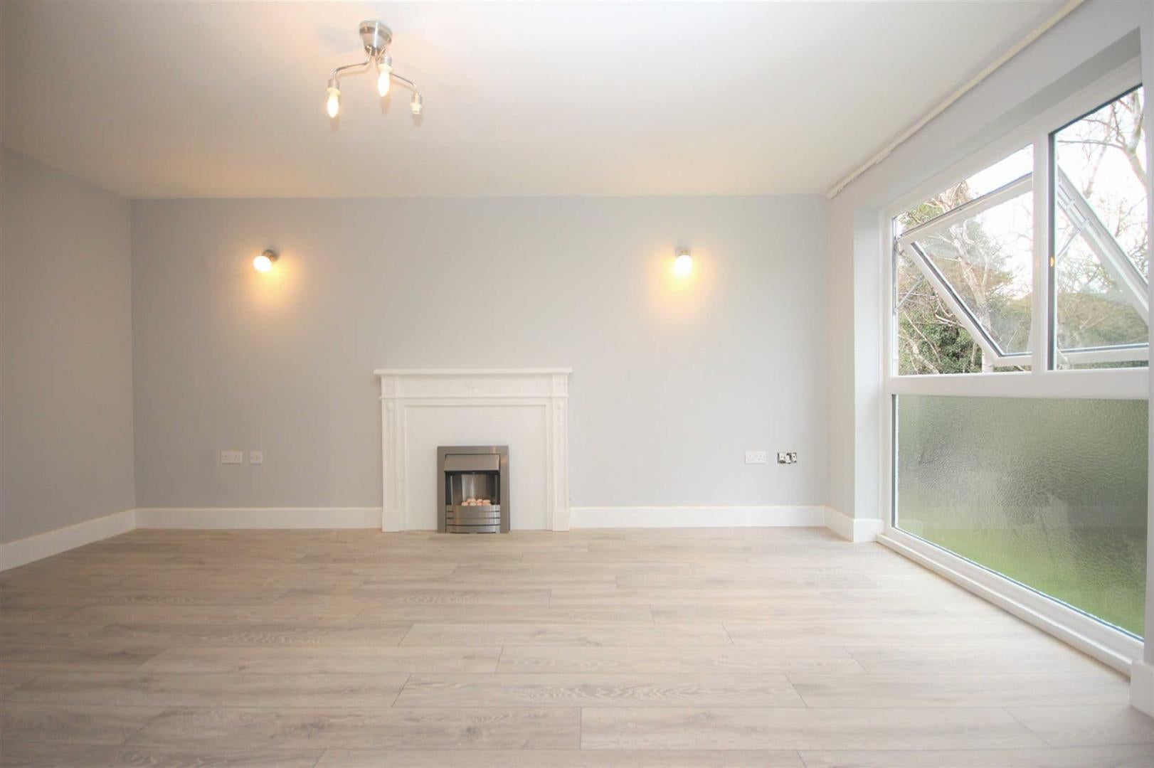 Flat Trotwood in Chigwell