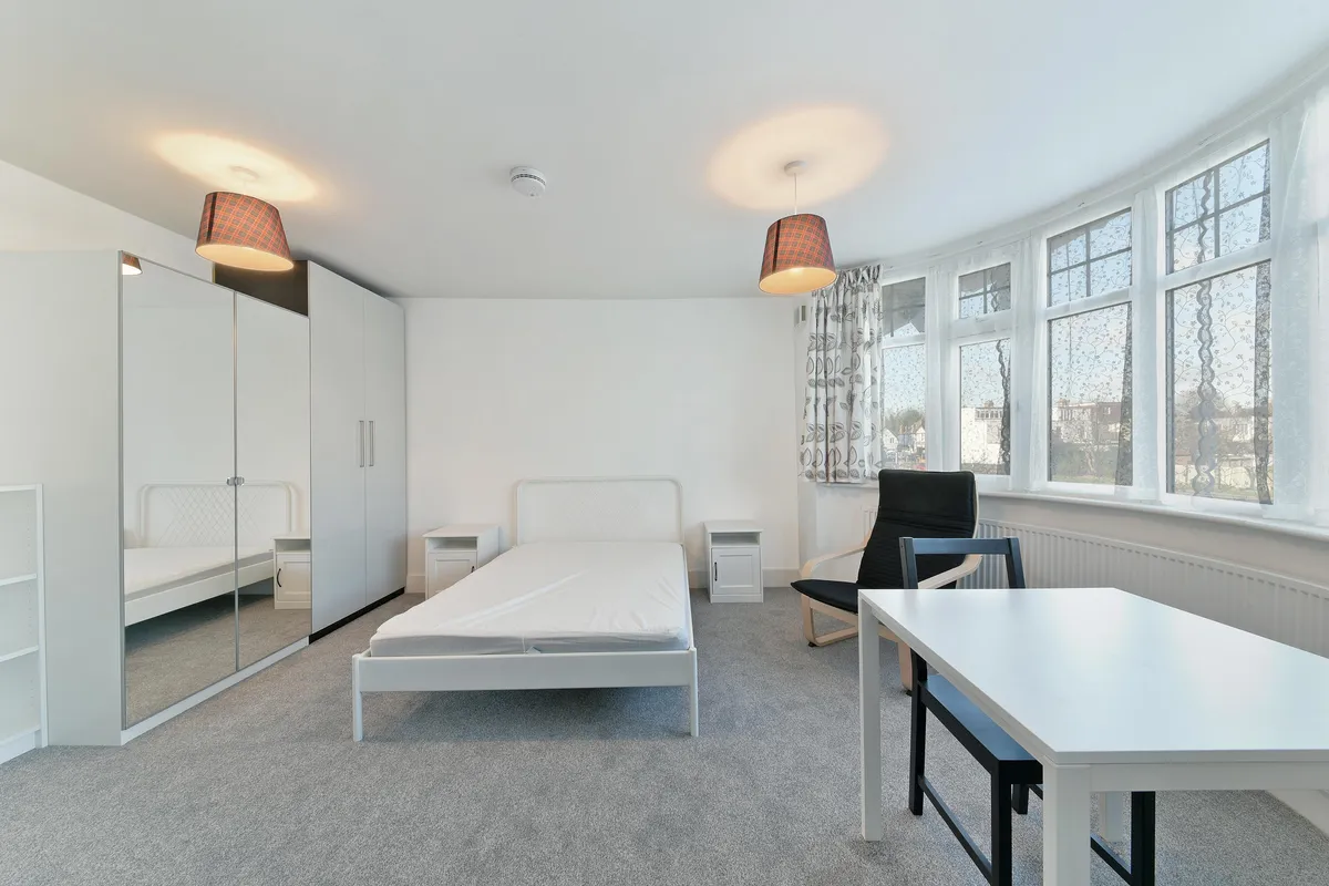 Flat Great West Road in Greater London