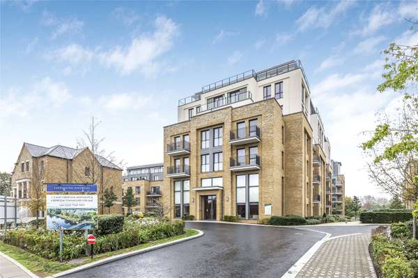 Flat Broom Road in Greater London