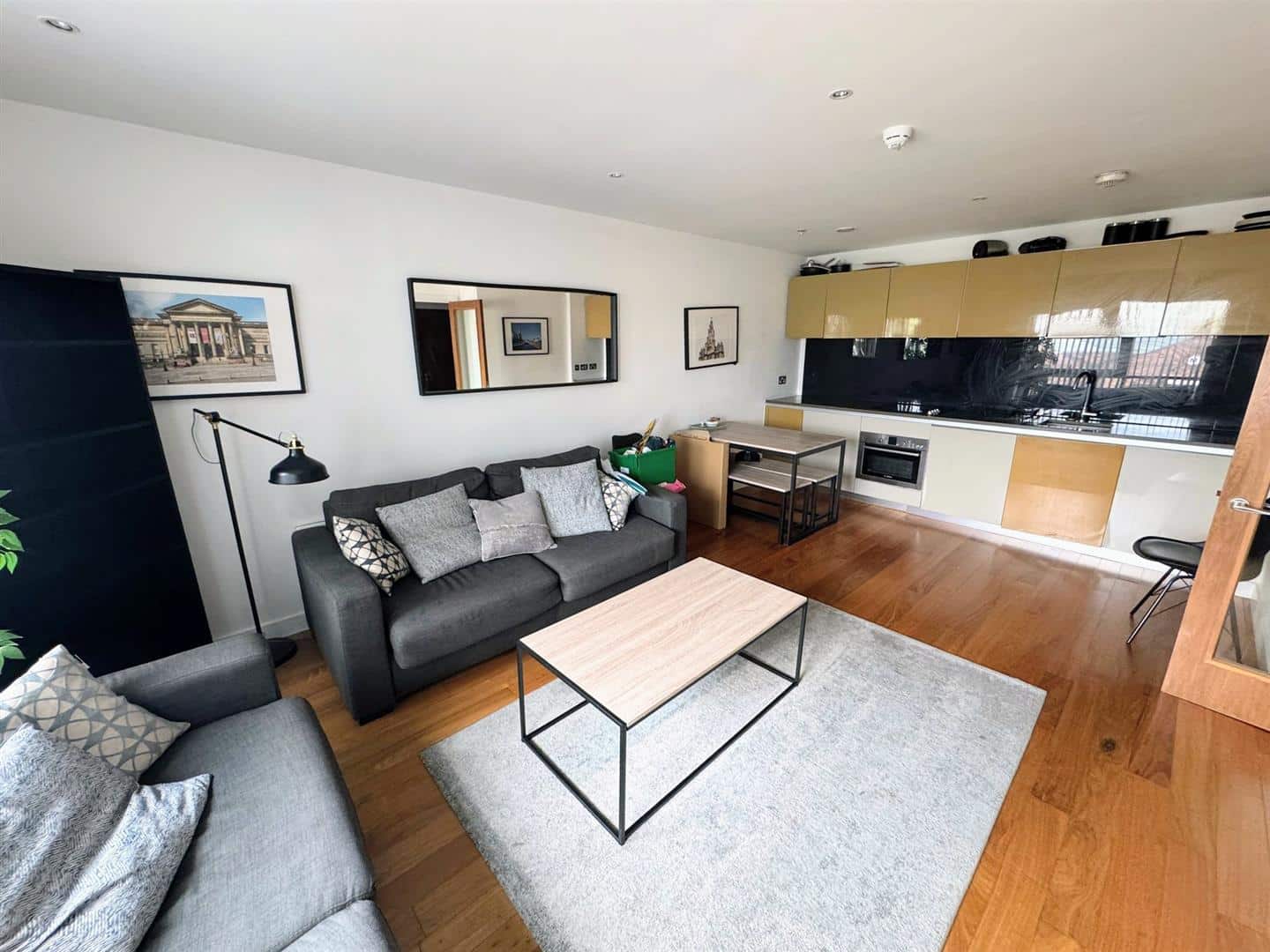 Flat William Jessop Way in Liverpool