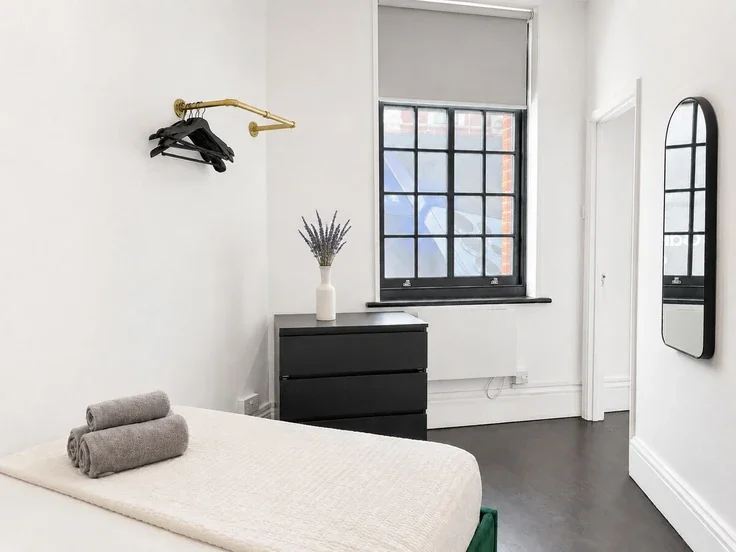 Flat Drysdale Street in Greater London