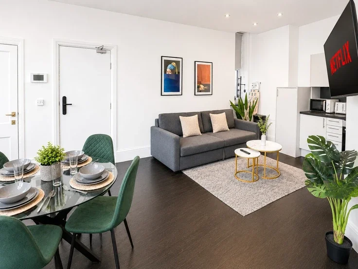 Flat Drysdale Street in Greater London