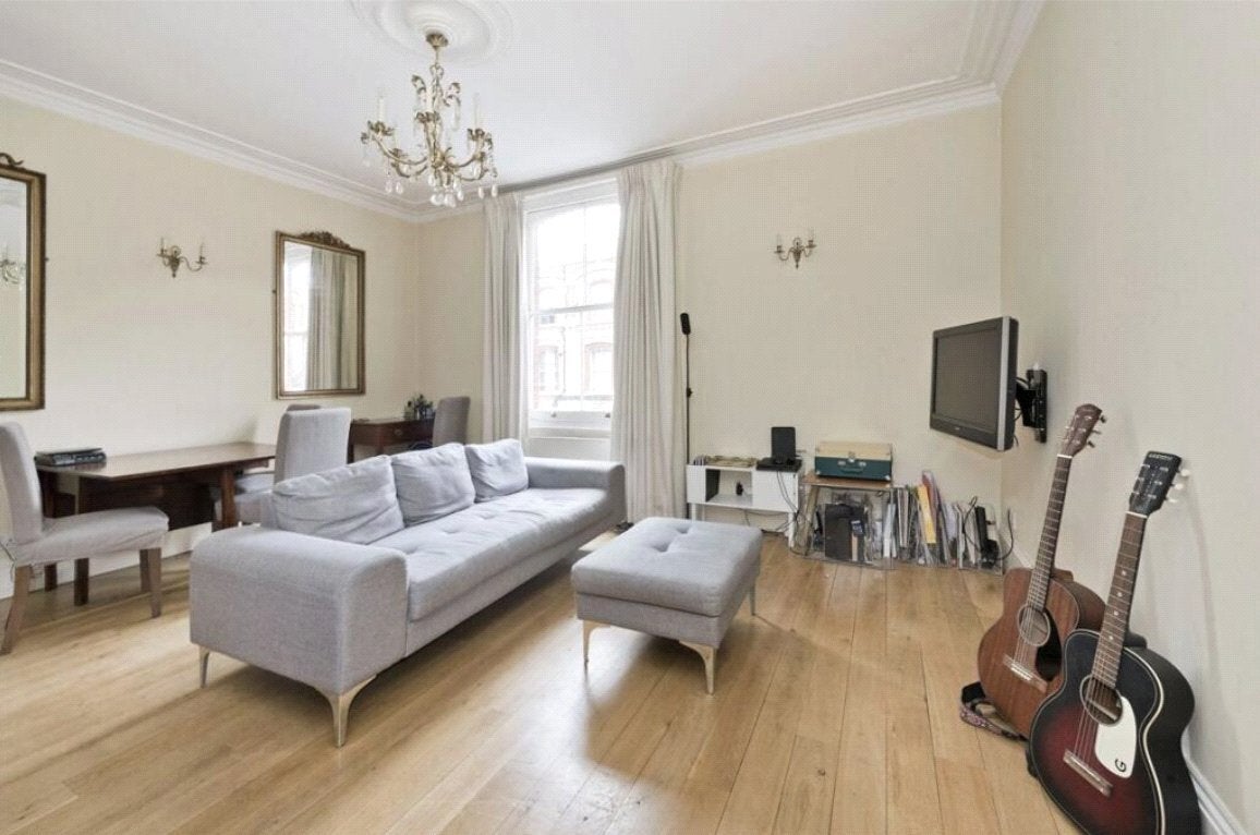 Flat Cheniston Gardens in Greater London
