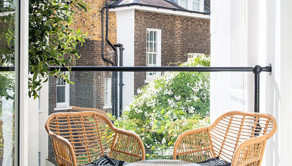 Flat Kensington High Street in Greater London