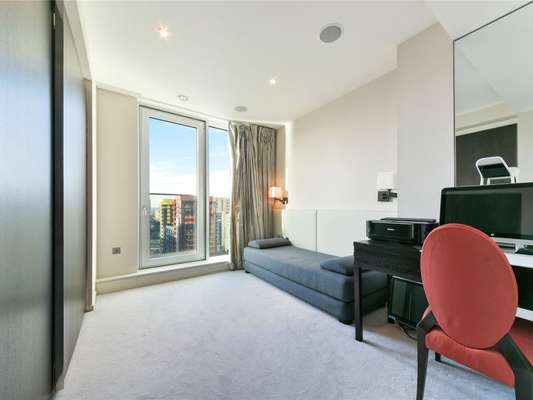 Flat Alexia Square in Greater London