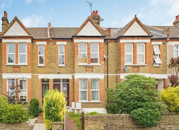 Flat George Lane in London