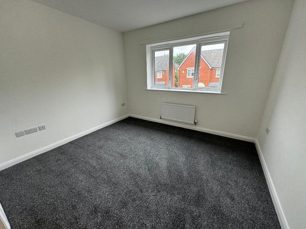 House Great Lake Close in Manchester