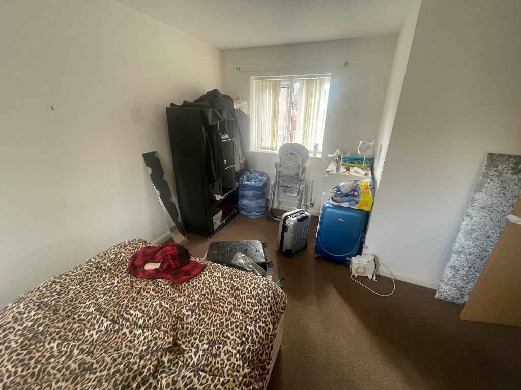 House Great Lake Close in Manchester