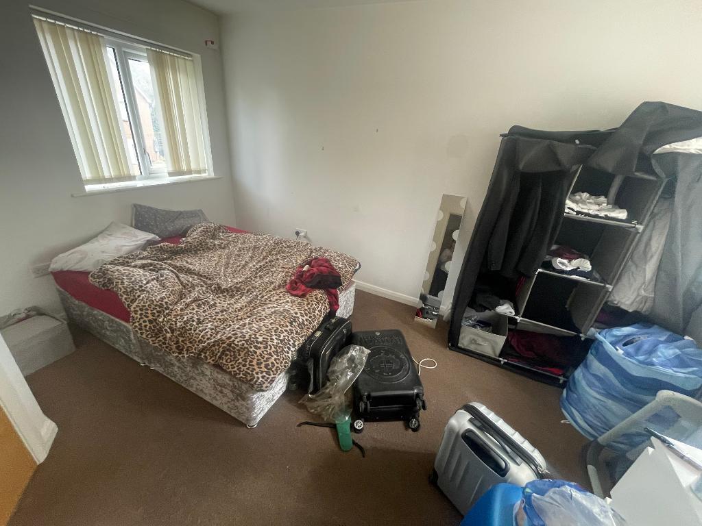 House Great Lake Close in Manchester