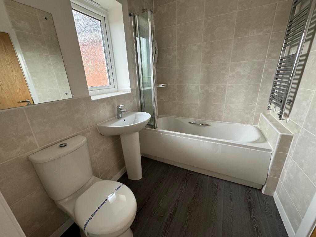 House Great Lake Close in Manchester