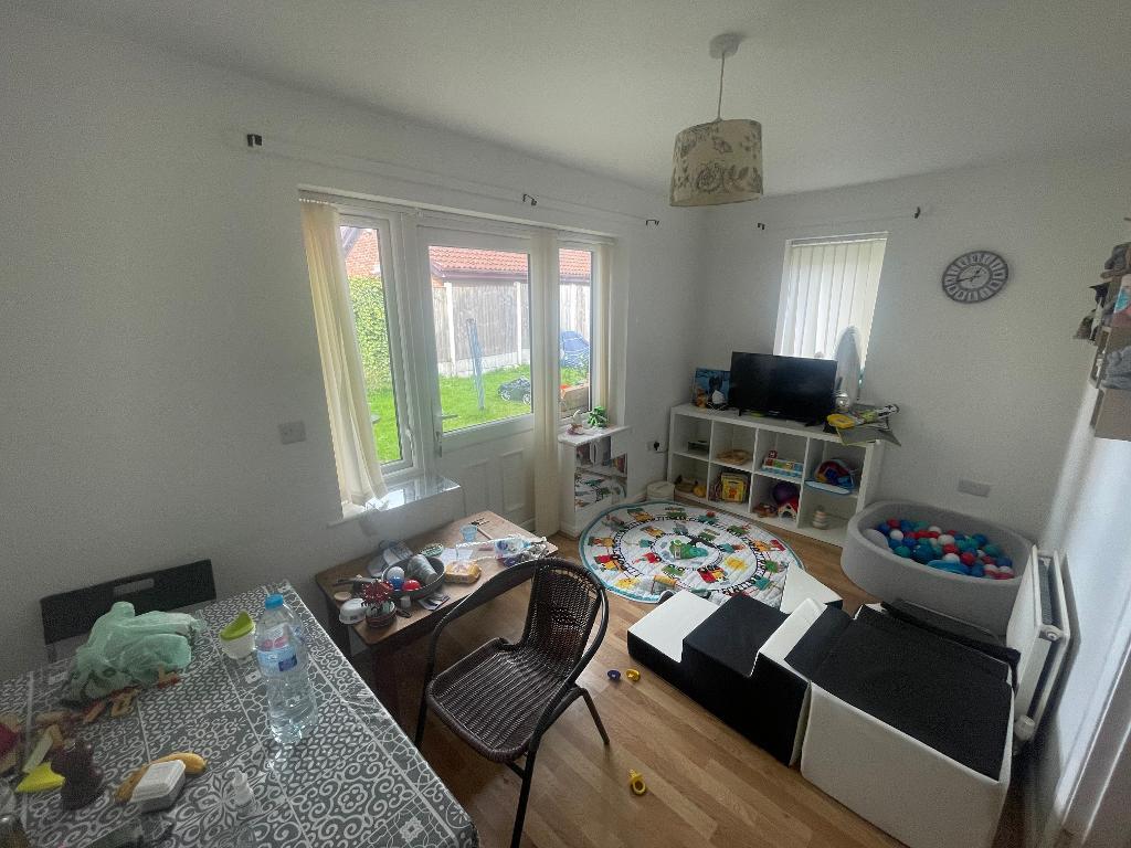 House Great Lake Close in Manchester