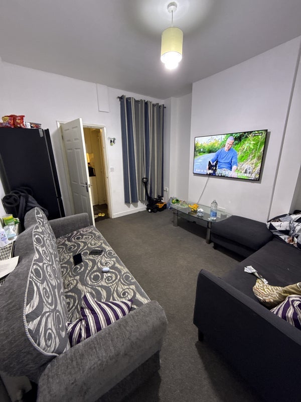 Room Myrtle Avenue in Nottingham