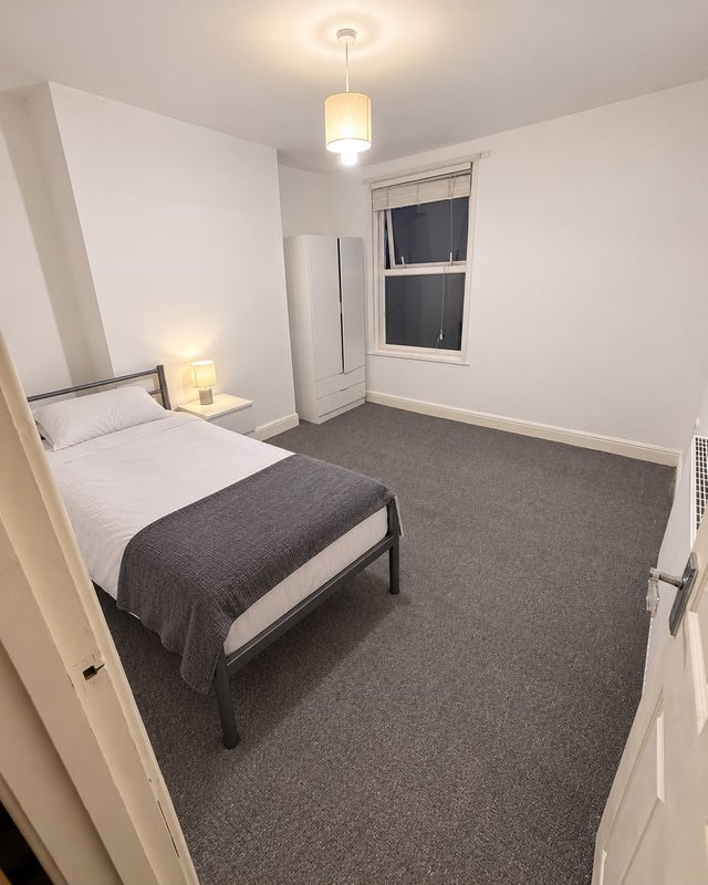 Room Myrtle Avenue in Nottingham