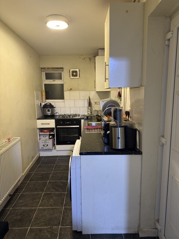 Room Myrtle Avenue in Nottingham