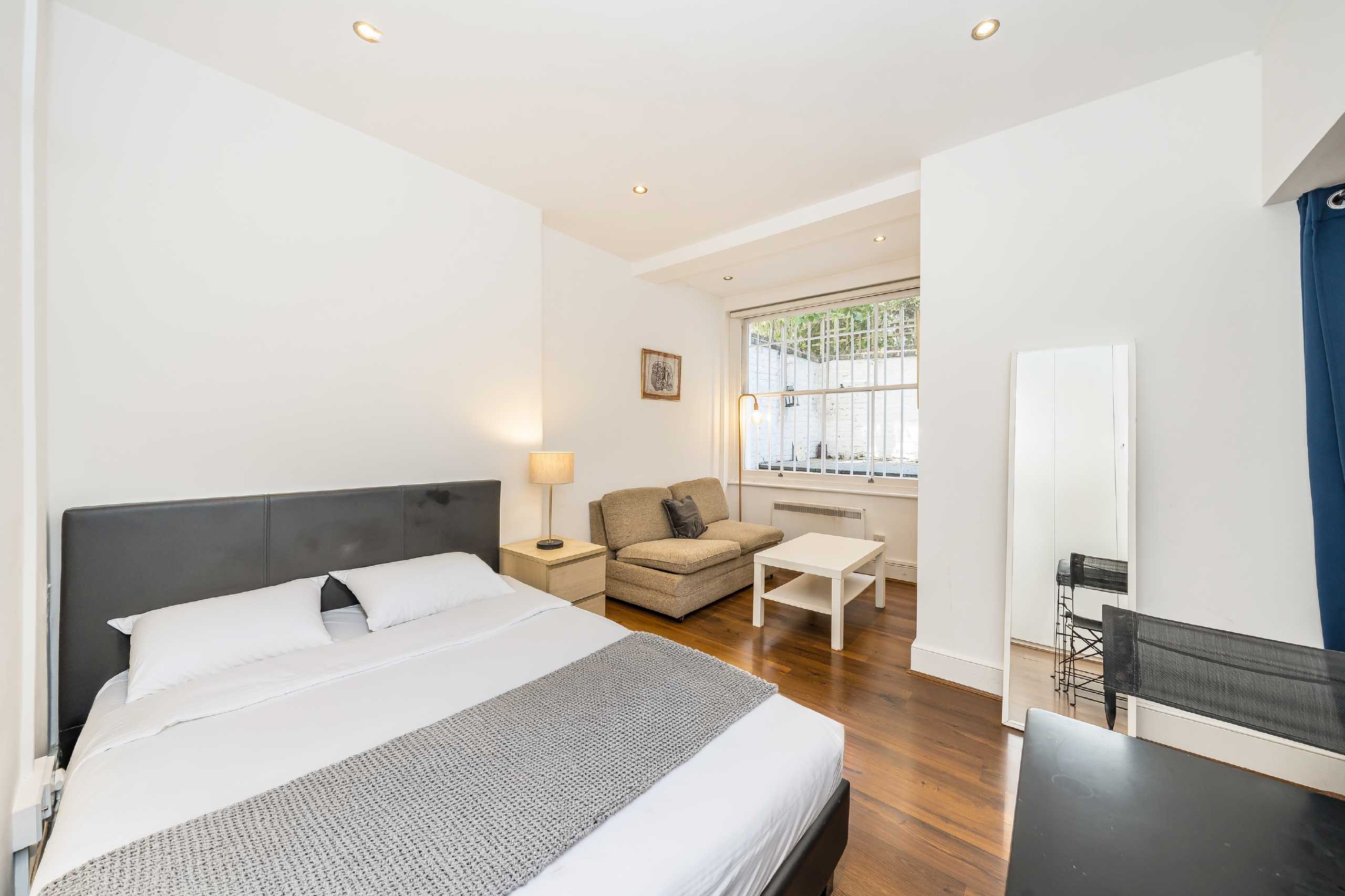 Flat Kensington Park Road in Greater London