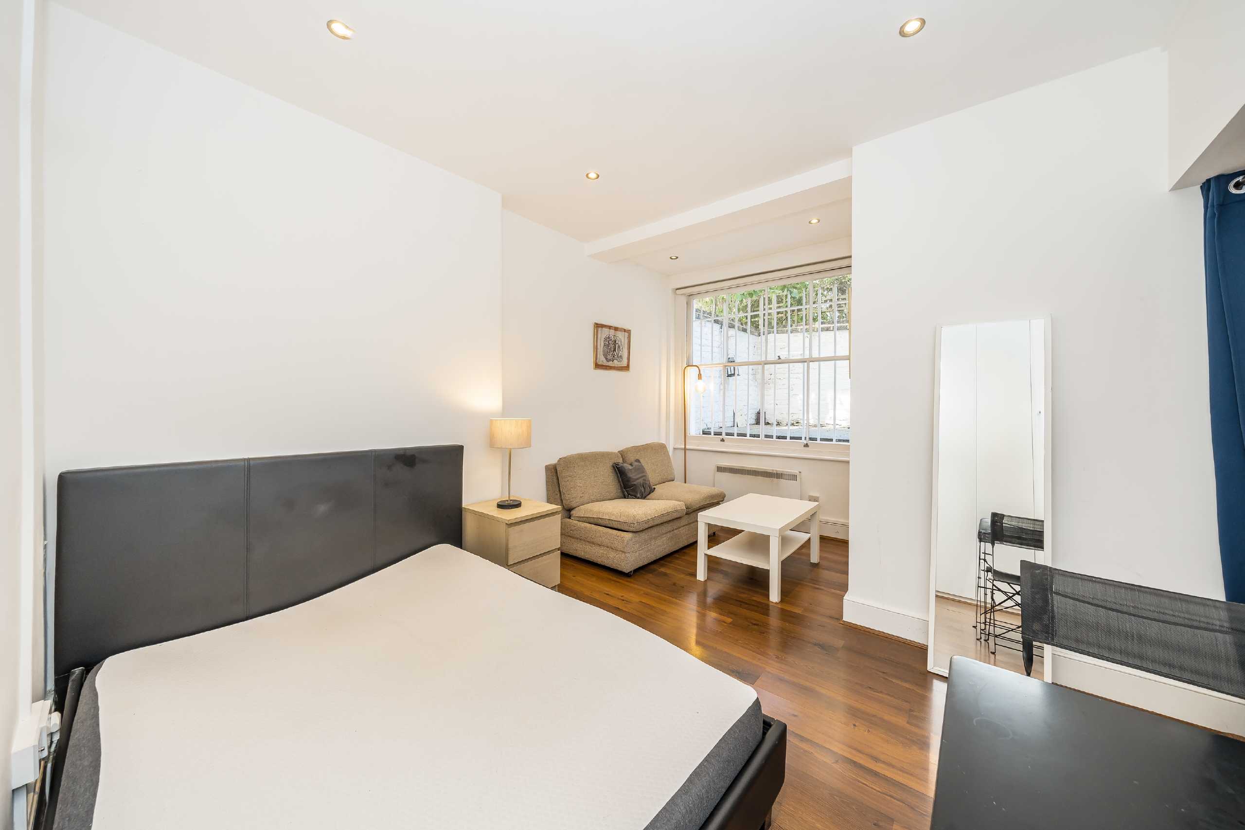 Flat Kensington Park Road in Greater London