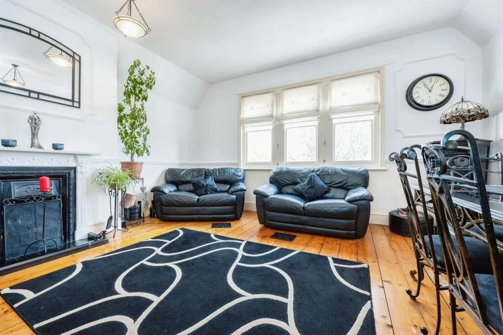 Flat De Parys Avenue in Bedford