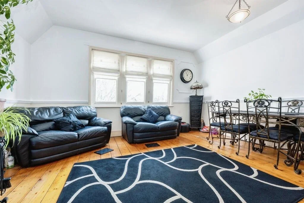 Flat De Parys Avenue in Bedford