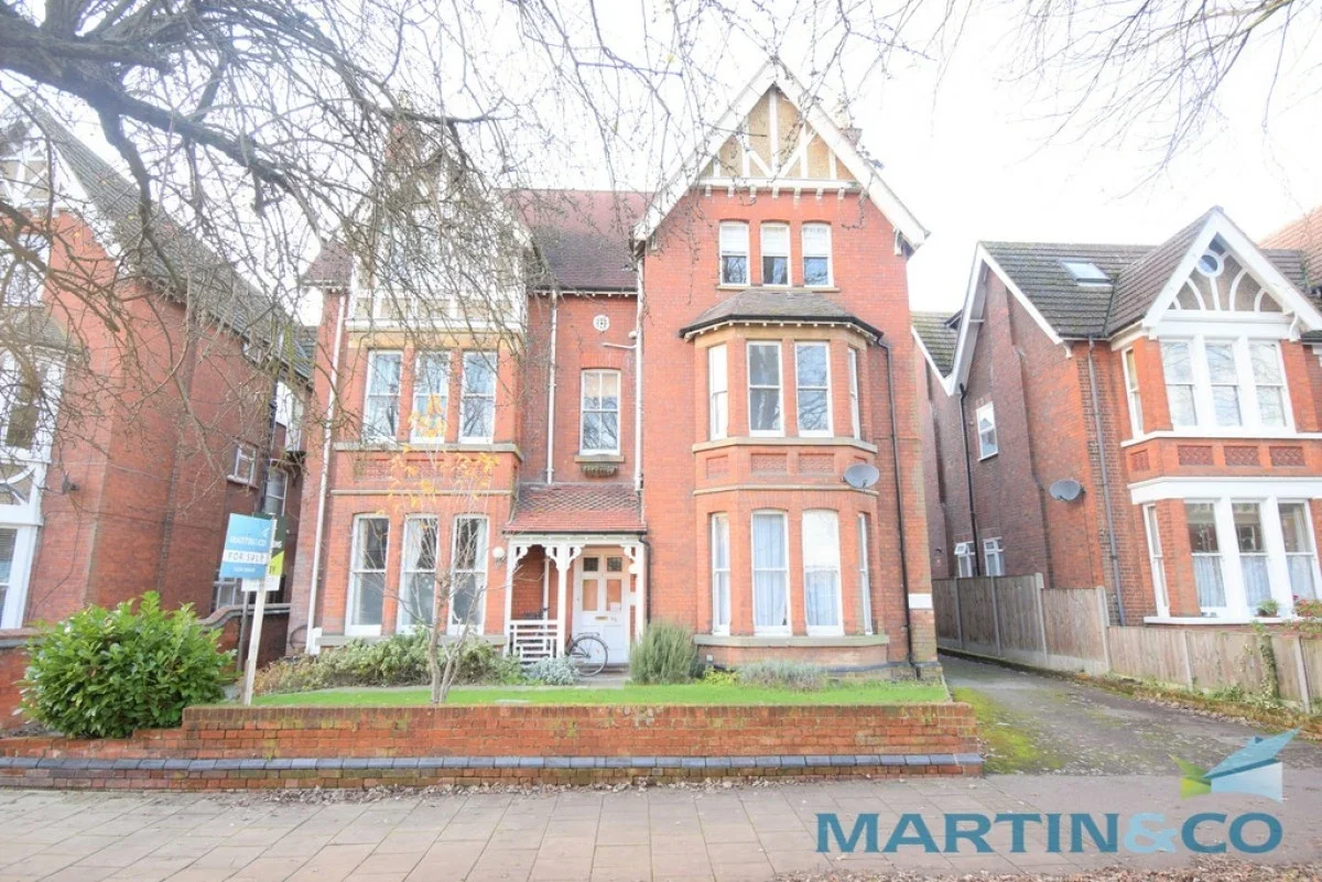 Flat De Parys Avenue in Bedford